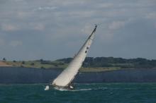 Dover BJ in aantocht, Uisge Beatha, Zeilen, Watersport Dover BJ in aantocht, Uisge Beatha, Zeilen, Watersport